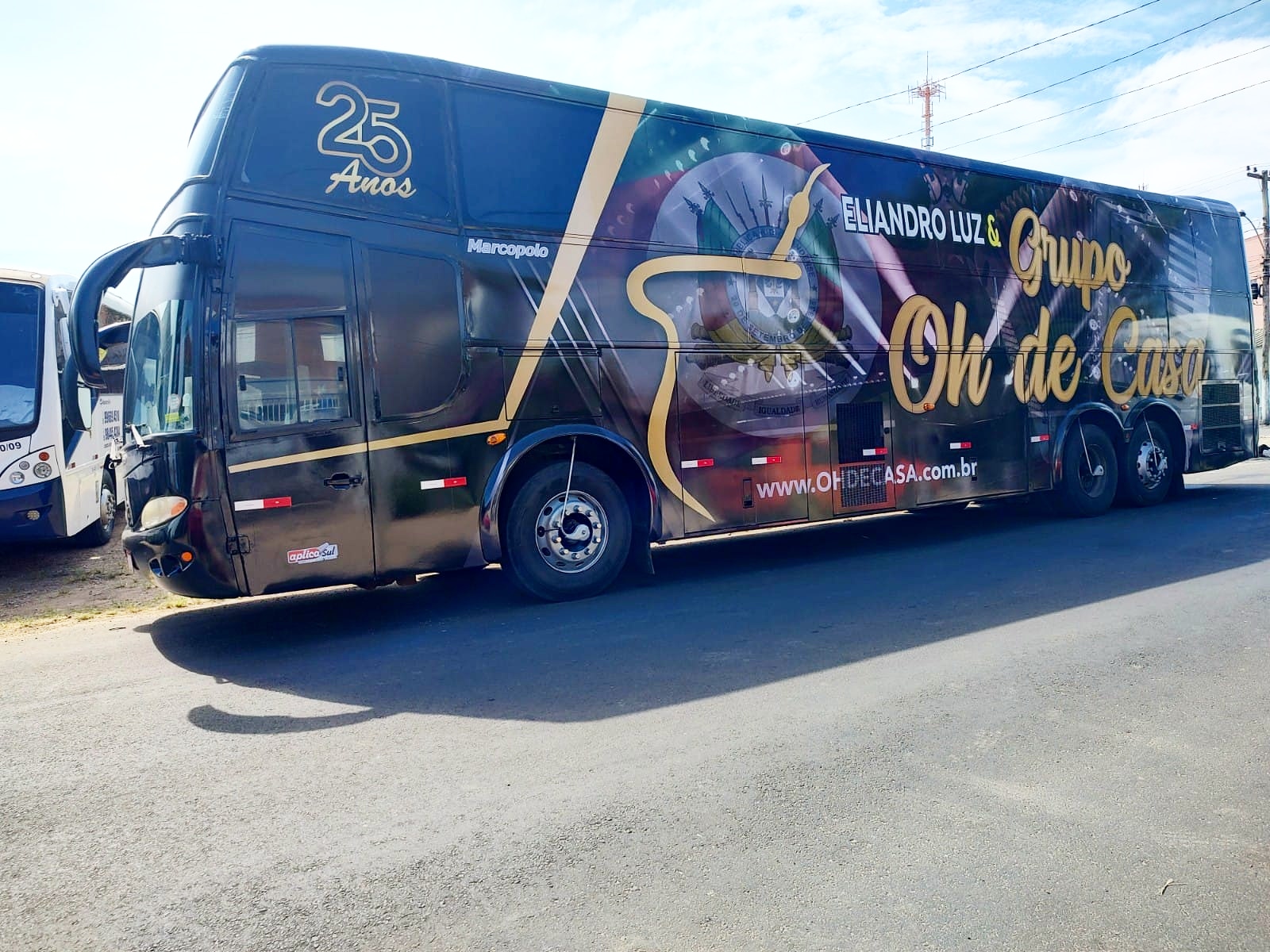 Ônibus do Grupo Oh de Casa
